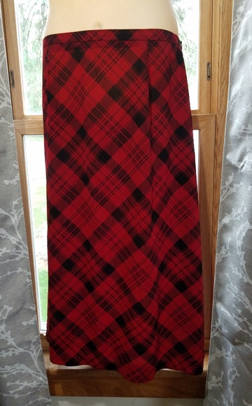 Plus size skirt - Picture 1 of 3